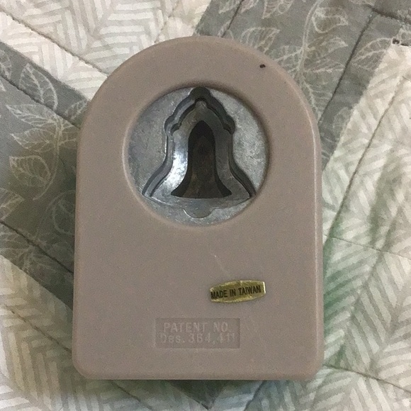 🔔 Large Family Treasures Scrapbooking Paper Punch Bell Shape - Picture 2 of 2